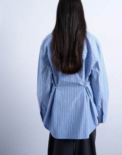 Model wearing Darted cuff oversized shirt in blue stripe