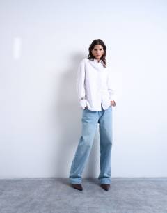 Model wearing Darted cuff oversized shirt in white