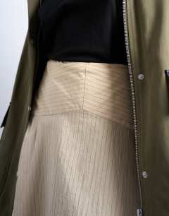 Model wearing Deep hem midi skirt in beige paper touch stripe