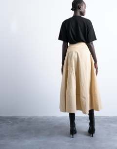 Model wearing Deep hem midi skirt in beige paper touch stripe