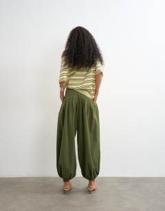 Model wearing Deep yoke balloon trouser in khaki
