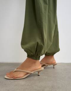 Model wearing Deep yoke balloon trouser in khaki