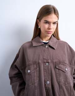 Model wearing Denim balloon jacket in otter