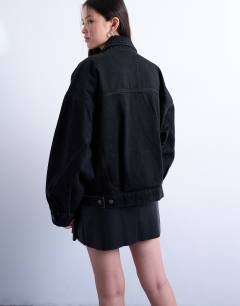 Model wearing Denim balloon sleeve oversized jacket in washed black