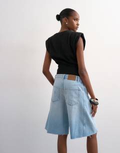 Model wearing Denim barrel jort in bleach
