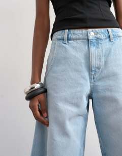 Model wearing Denim barrel jort in bleach