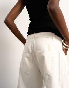 Model wearing Denim barrel jort in ecru