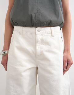 Model wearing Denim barrel jort in white