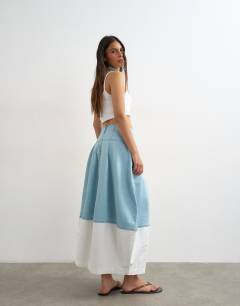 Model wearing Denim barrel seamed maxi skirt in bleach and ecru