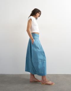 Model wearing Denim barrel seamed maxi skirt in bleach