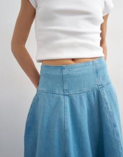 Model wearing Denim barrel seamed maxi skirt in bleach