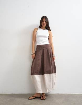 Denim barrel seamed maxi skirt in brown and ecru