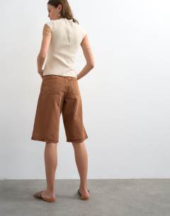 Model wearing Denim bermuda short in toffee