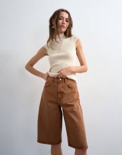 Model wearing Denim board short in toffee