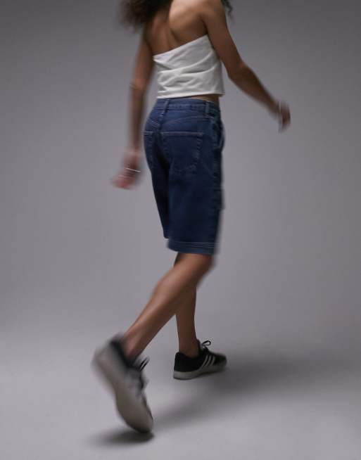 Topshop - Denim cargoshort met lange pasvorm in middenblauw, 2 van 4