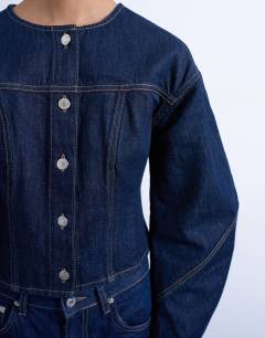 Model wearing Denim cinch back shirt with ovoid sleeve in rinse