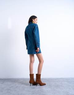 Model wearing Denim cinch detail mini dress in blue black