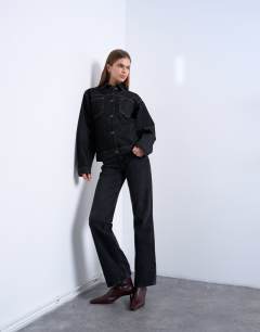 Model wearing Denim cinch detail shacket in black ecru