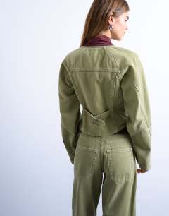 Model wearing Denim cinch shirt with ovoid sleeves in avocado