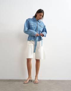 Model wearing Denim cinched padded jacket in bleach