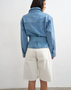 Model wearing Denim cinched padded jacket in bleach