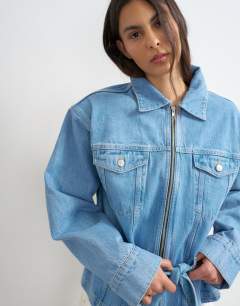 Model wearing Denim cinched padded jacket in bleach