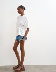 Model wearing Denim distressed split a-line short in rich blue