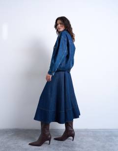 Model wearing Denim dropped waist seamed midi skirt in rinse
