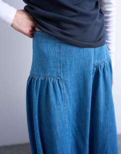 Model wearing Denim dropwaist maxi skirt in blue