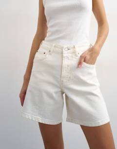 Model wearing Denim Editor comfort stretch short in bone