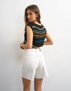 Model wearing Denim Editor short with raw hem in bone