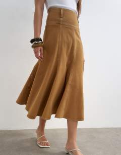 Model wearing Denim fit and flare maxi skirt in tobacco