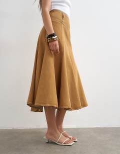 Model wearing Denim fit and flare maxi skirt in tobacco