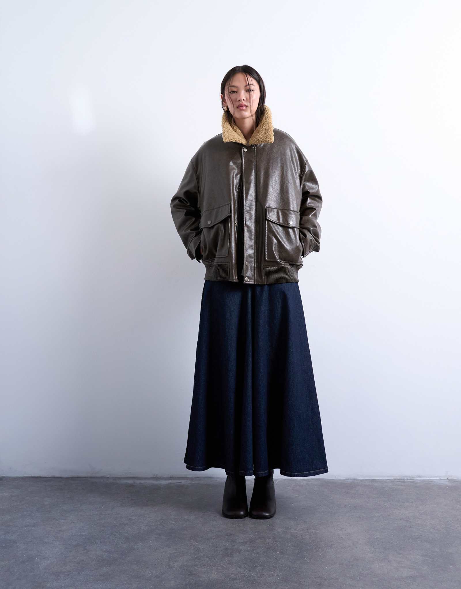 Джинсовая макси-юбка с кокеткой спереди от Topshop цвета индиго