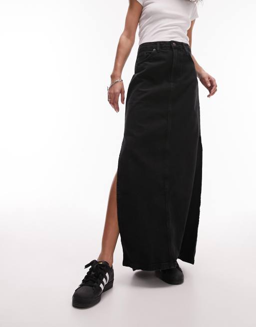 Topshop denim maxi skirt in washed black. This denim maxi skirt has a High rise, Functional pockets a Side split, and a Regular fit.
