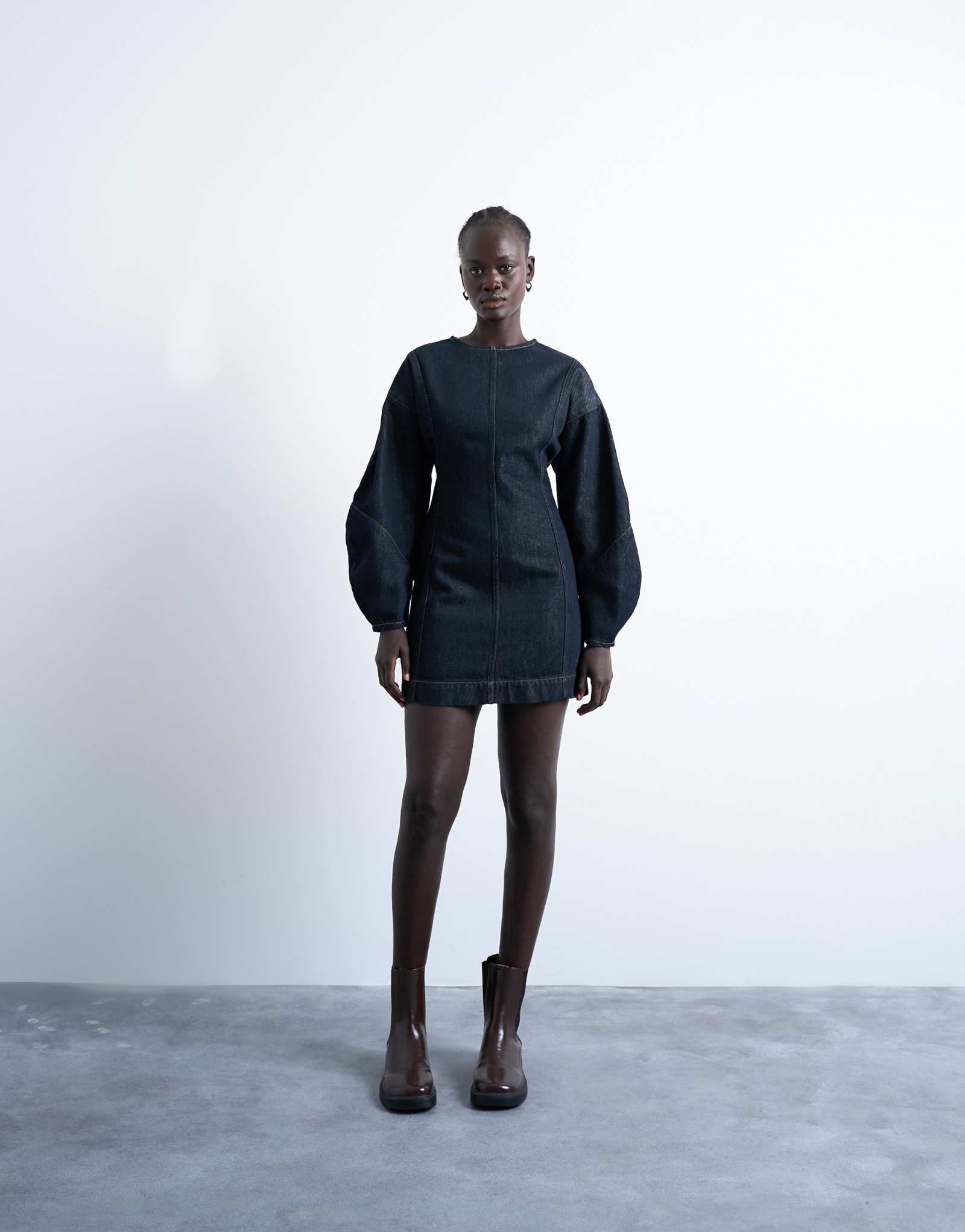Джинсовое мини-платье Topshop с овальным рукавом цвета индиго