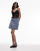 Thumbnail 1 van 5