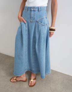 Model wearing Denim pleated maxi skirt in bleach