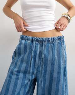 Model wearing Denim pull on barrel short in blue stripe