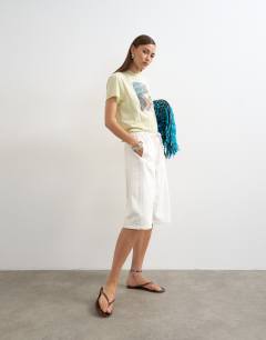 Model wearing Denim pull on barrel short in bone