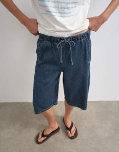 Model wearing Denim pull on barrel short in sulphur blue