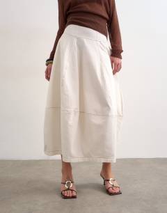 Model wearing Denim seamed barrel maxi skirt in bone