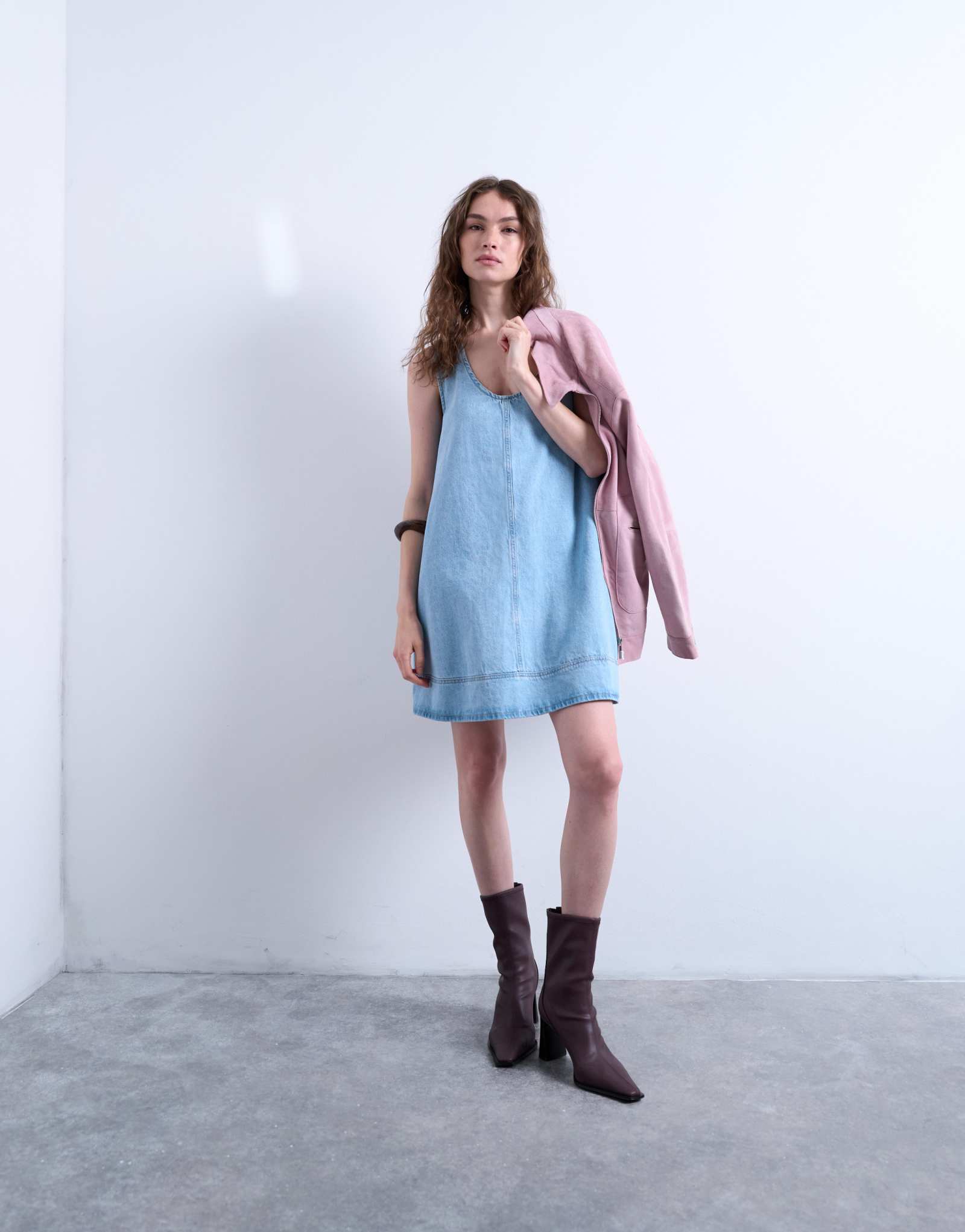 Джинсовое платье-клеш от Topshop с эффектом стирки