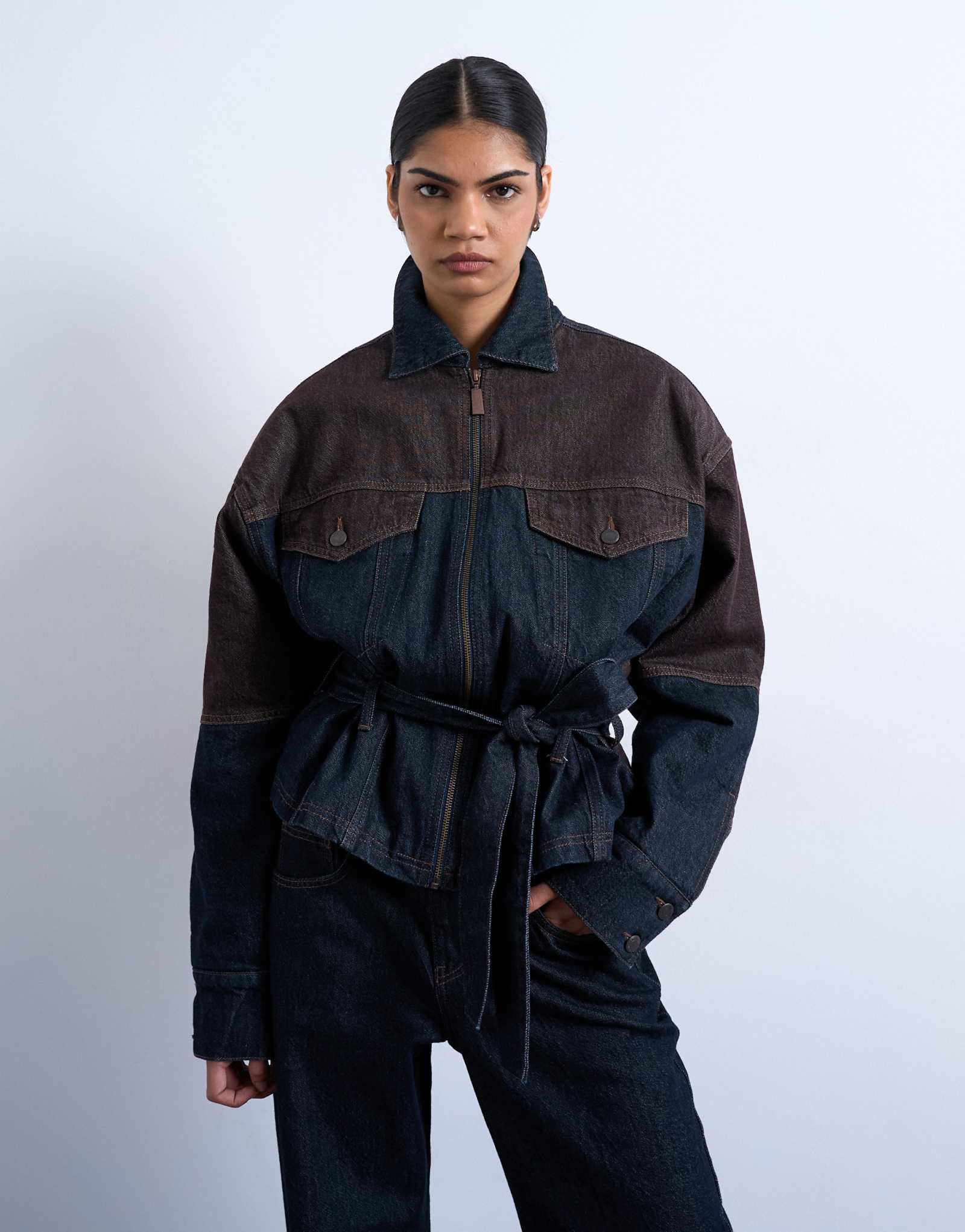 Джинсовая двухцветная куртка с подтяжкой от Topshop коричневого и синего цветов