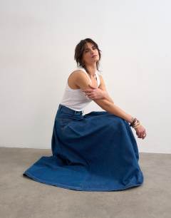 Model wearing Denim yoke pleated maxi skirt in rich blue