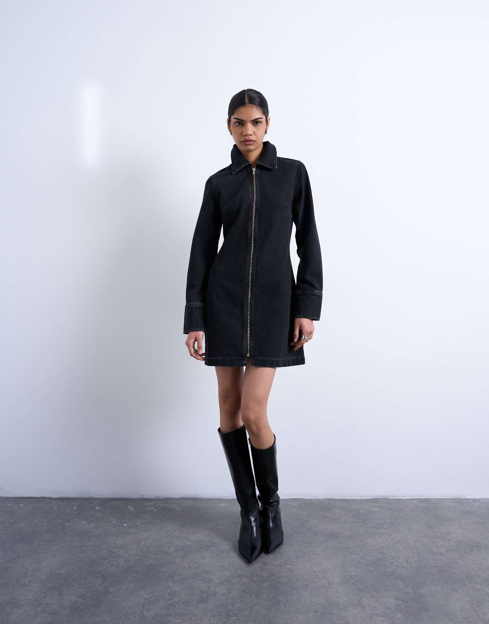 Джинсовое мини-платье Topshop с длинным рукавом и застежкой-молнией из выстиранного черного цвета