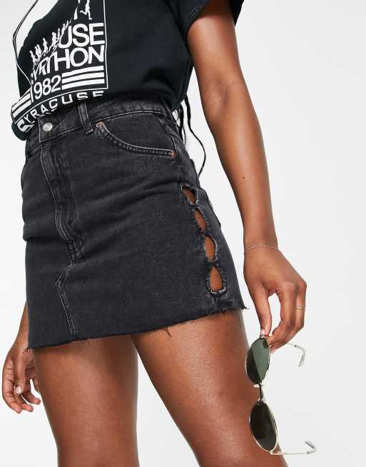 Topshop - Denimnederdel med nøglehulsudskæring i forvasket sort 
