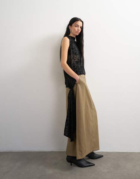 Topshop devoure top con cuello desbocado y detalle de lazo en negro - view 1