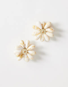 Model wearing Dezi semi precious cluster earring in off white marble
