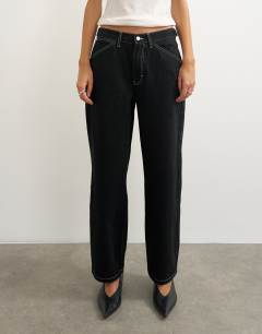 Model wearing Dillan baggy low rise jean in clean black